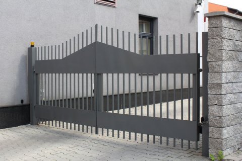 Maintenance industrielle pour portail ou rideau métallique à Bourg-en-Bresse